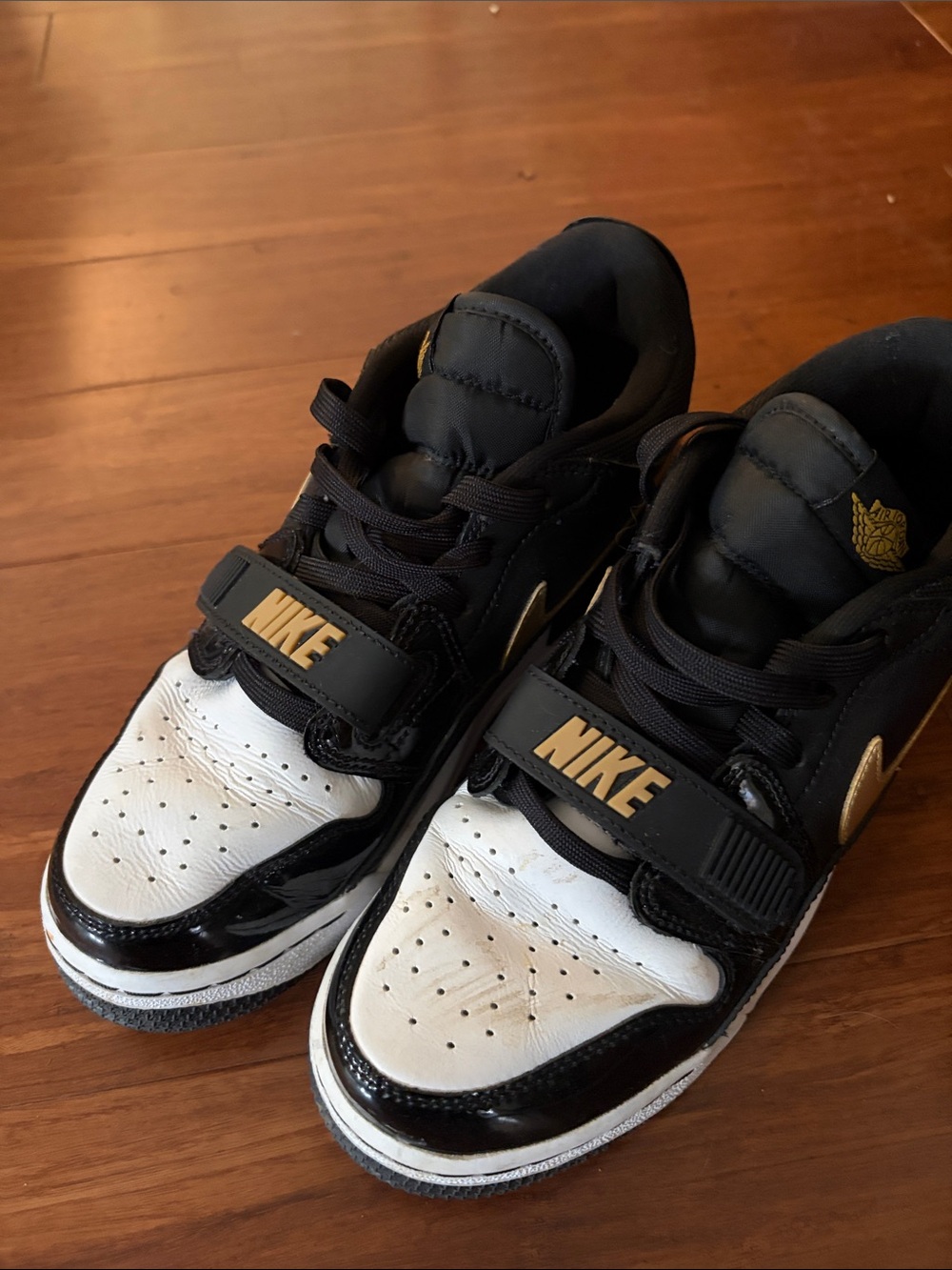 Nike Kids Black, White & Gold Low-Top Sneakers